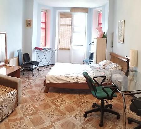 مينسك Room In Apartment Kirova 1 المظهر الخارجي الصورة