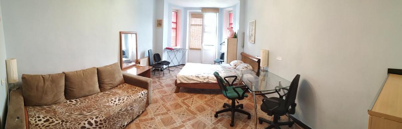 مينسك Room In Apartment Kirova 1 المظهر الخارجي الصورة